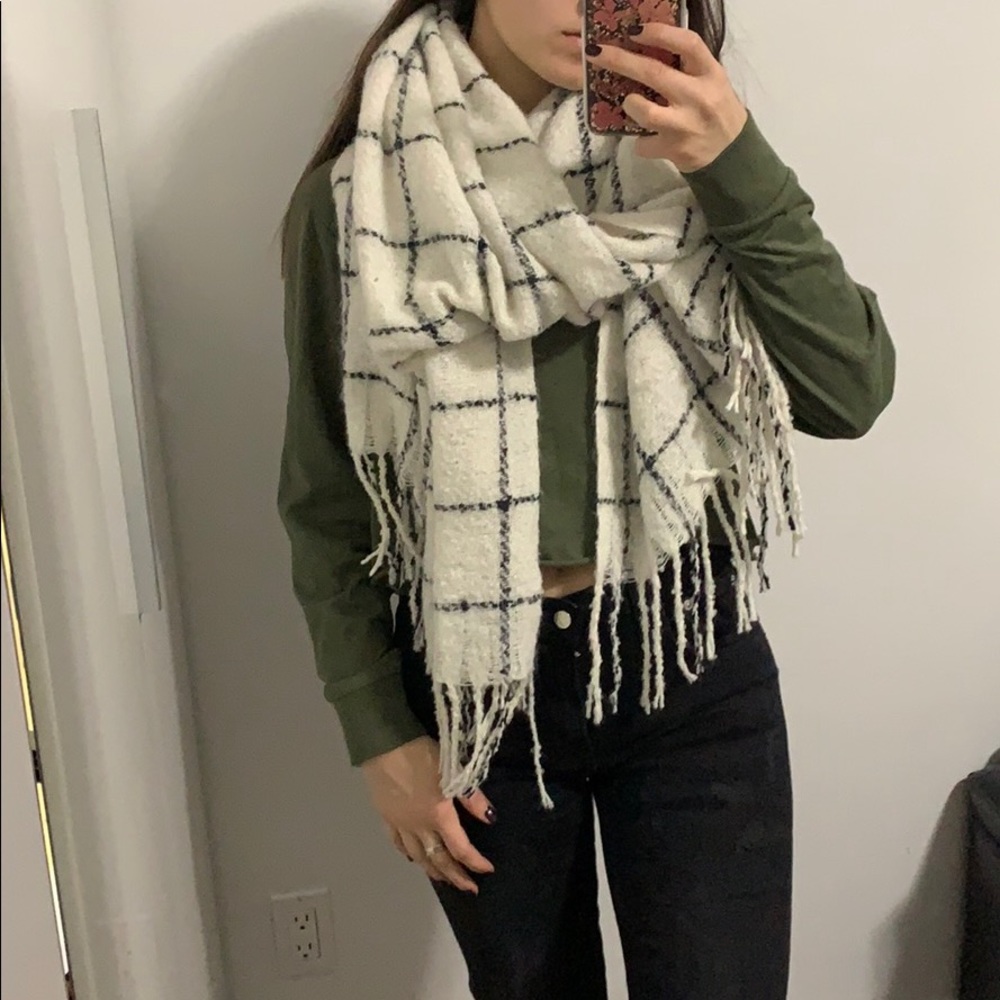 Warm Grid scarf.